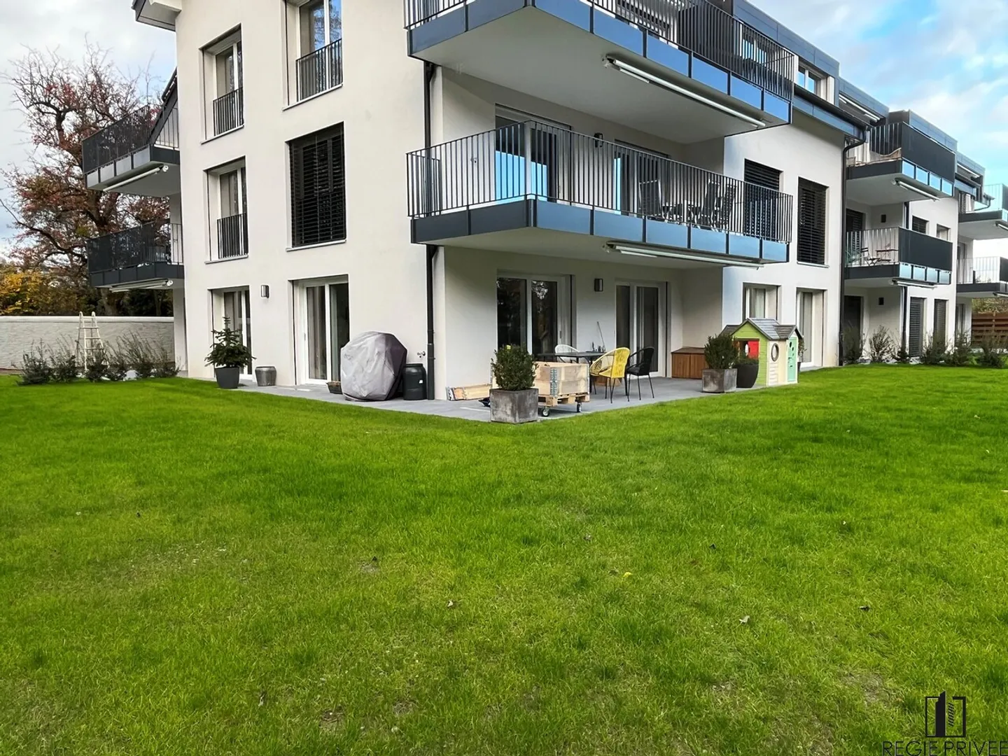 Appartement de 4.5 pièces au rez avec jardin - Photo 1 sur 8