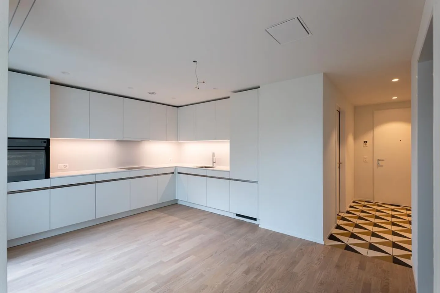 Top Opportunity in Zurich Albisrieden - Photo 3 of 8