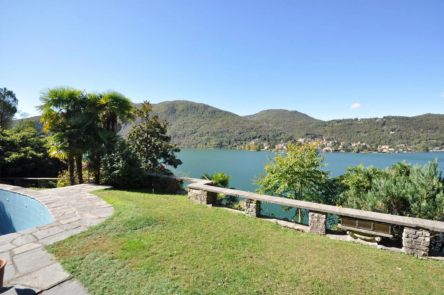 Grande villa avec accès au lac et place de bateau - Photo 3 sur 4