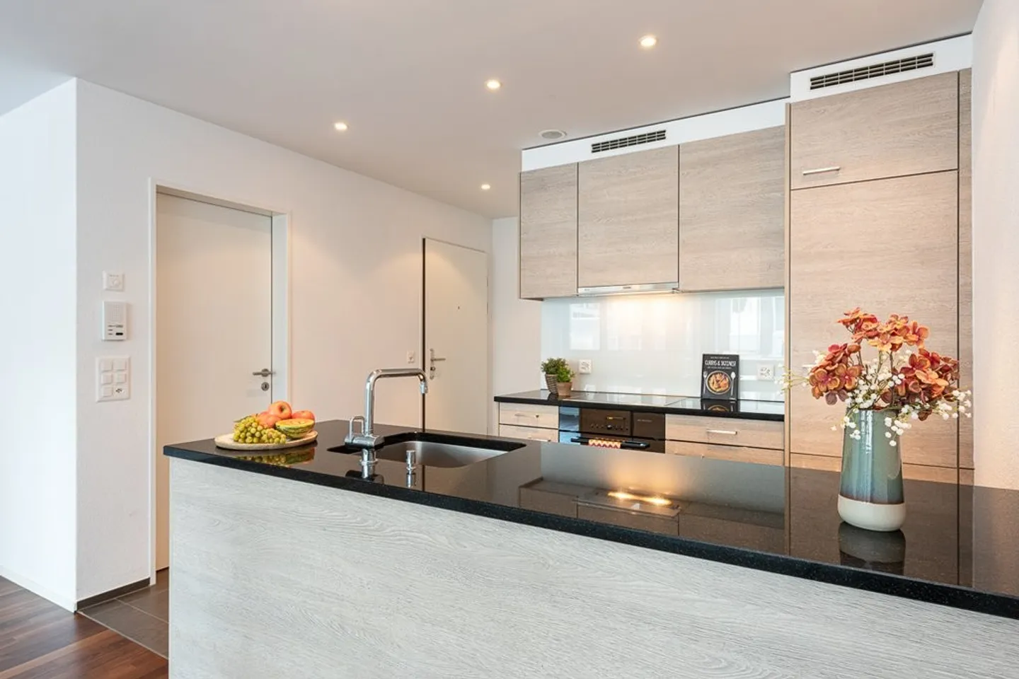 2.5 Room Apartment - Photo 3 of 7