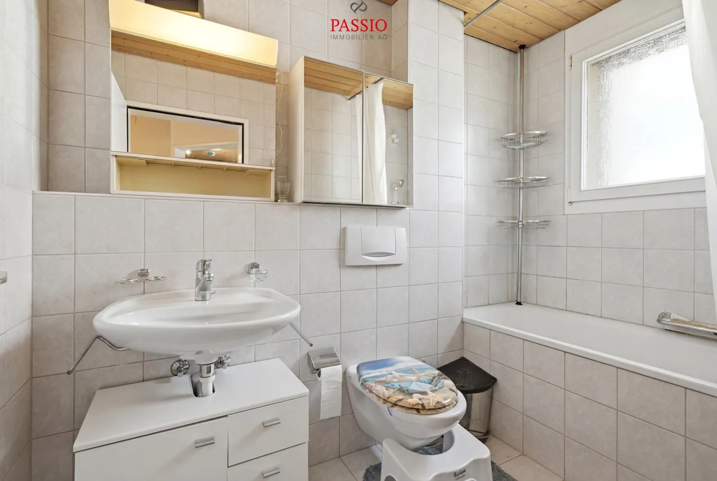 Charming Row House with Green Views - Photo 13 of 29