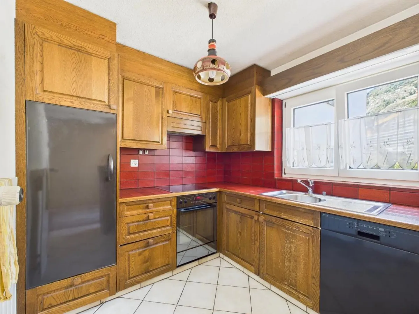 Bright city apartment in an ideal location in Brig - Photo 5 of 10