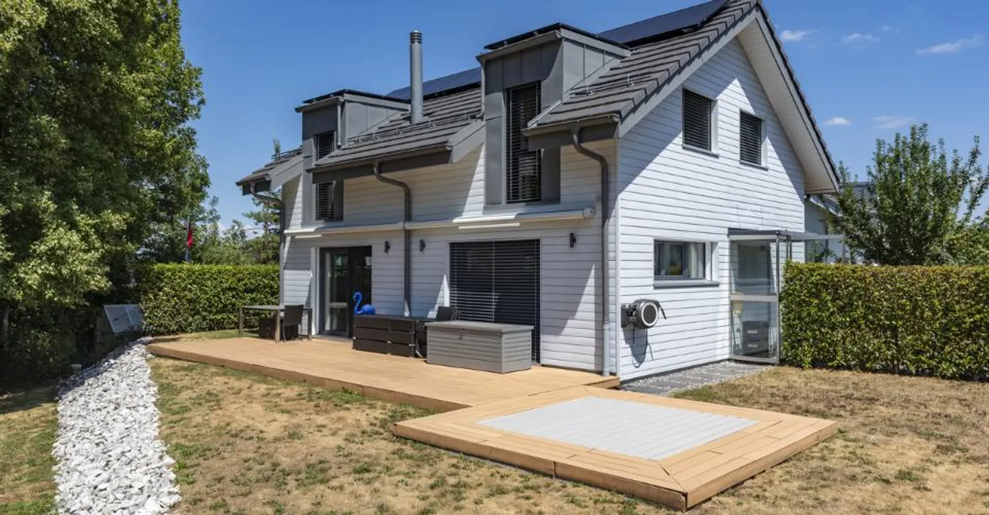 Zeitgenössische Villa mit 4,5 Zimmern, die sich zur Landschaft öffnet - Foto 1 von 13