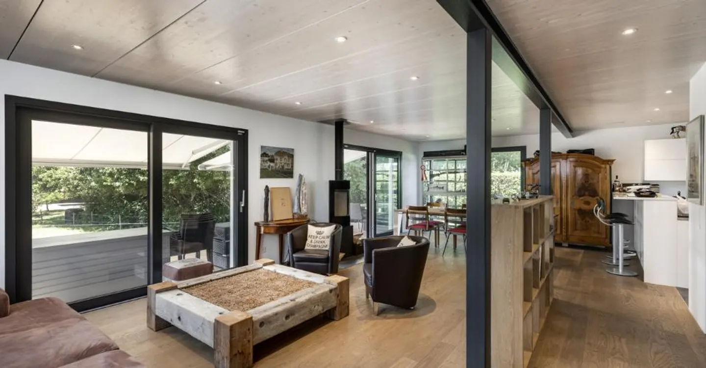 Zeitgenössische Villa mit 4,5 Zimmern, die sich zur Landschaft öffnet - Foto 2 von 13