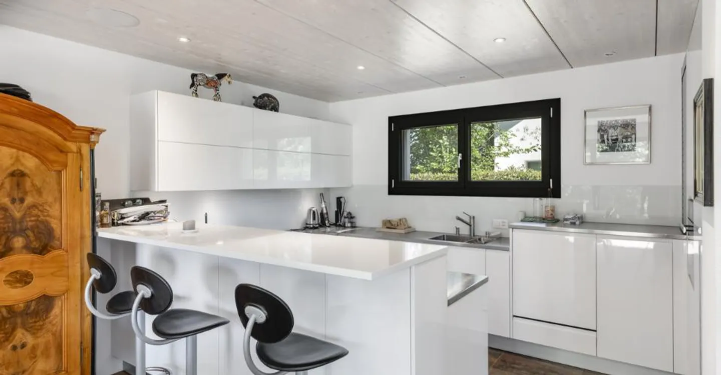 Zeitgenössische Villa mit 4,5 Zimmern, die sich zur Landschaft öffnet - Foto 3 von 13