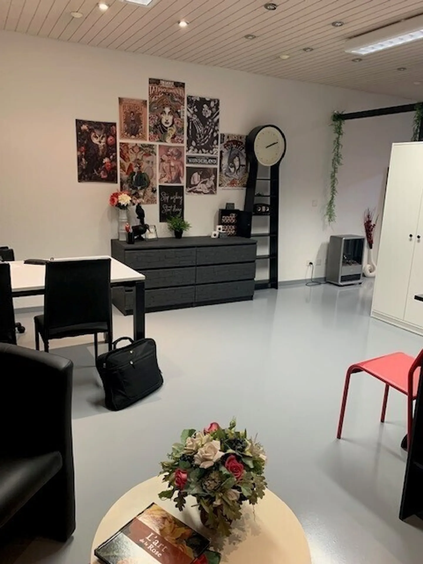 Commercial for rent - Photo 1 of 7