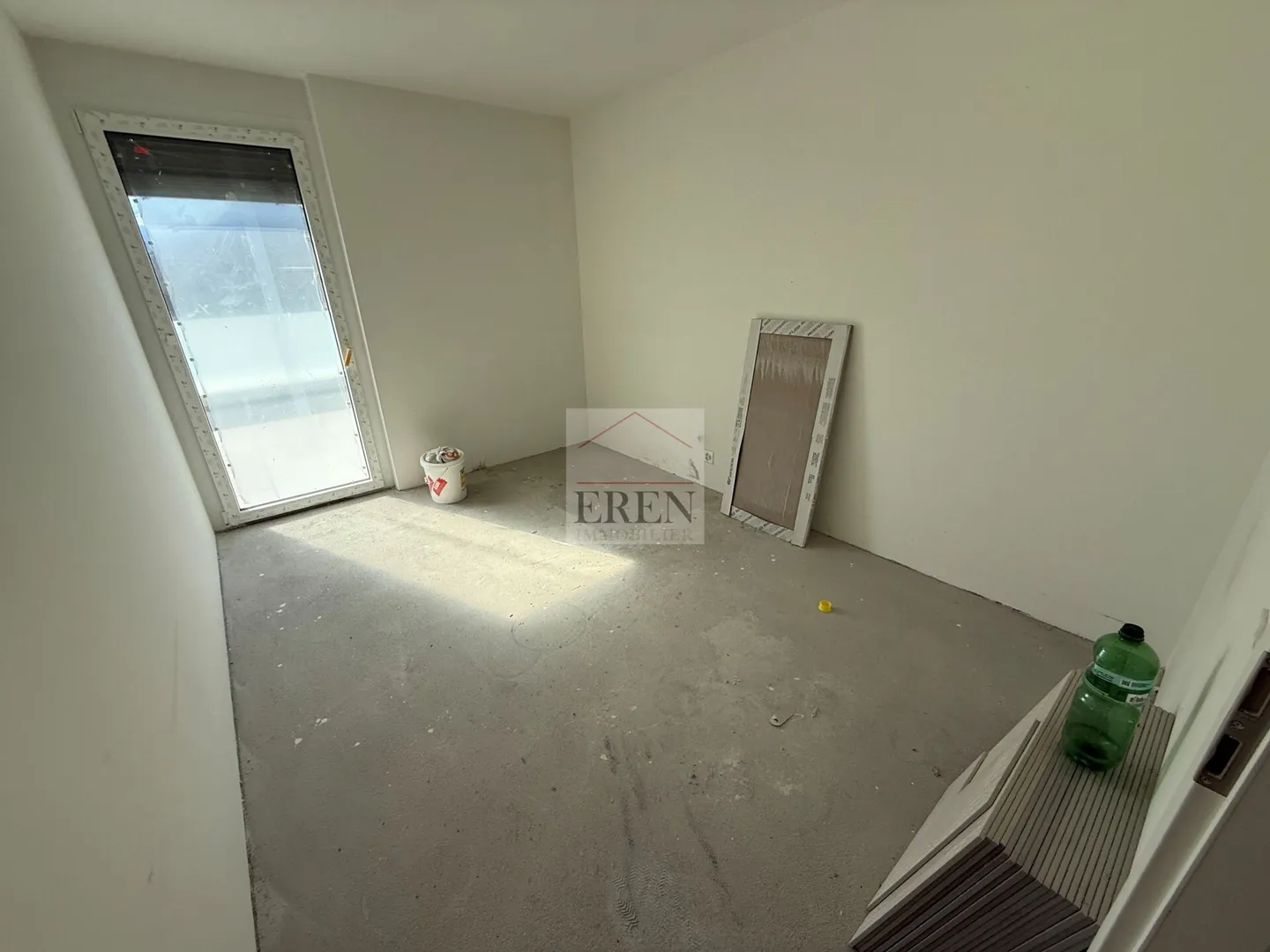 Spacious penthouse 4.5 rooms with panoramic terrace of 63 m2 - Photo 3 of 34