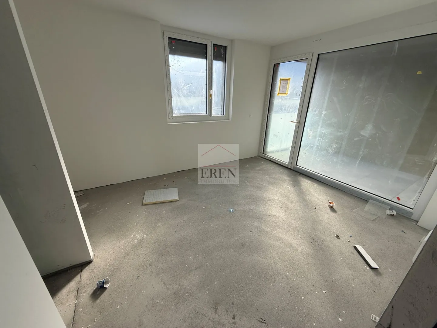 Spacious penthouse 4.5 rooms with panoramic terrace of 63 m2 - Photo 4 of 34