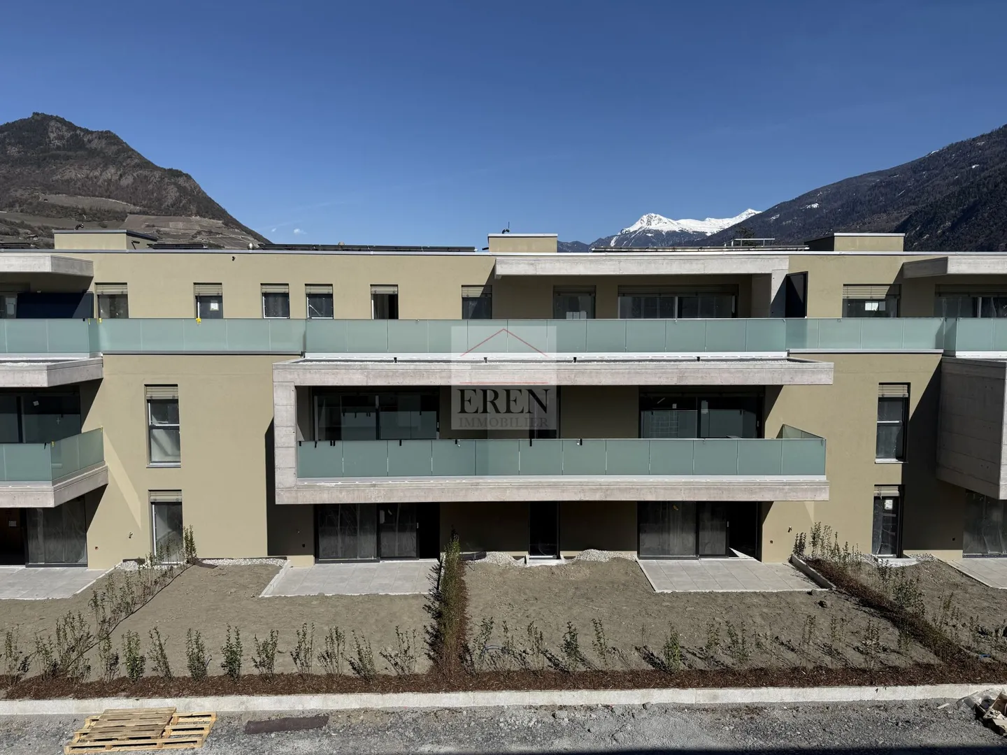 Spacious penthouse 4.5 rooms with panoramic terrace of 63 m2 - Photo 14 of 34