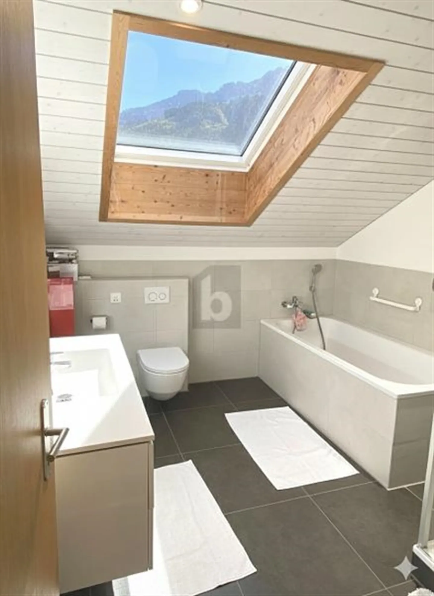 VUE MERVEILLEUSE DANS UN EMPLACEMENT DE CHOIX - Photo 5 sur 6