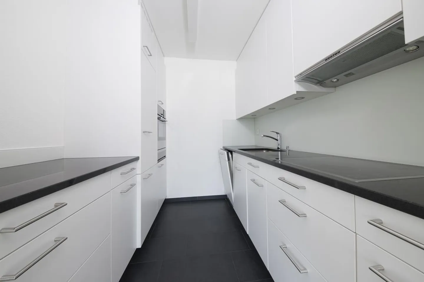 Modern 2.5-room apartment in a quiet location in Allschwil - Photo 3 of 6