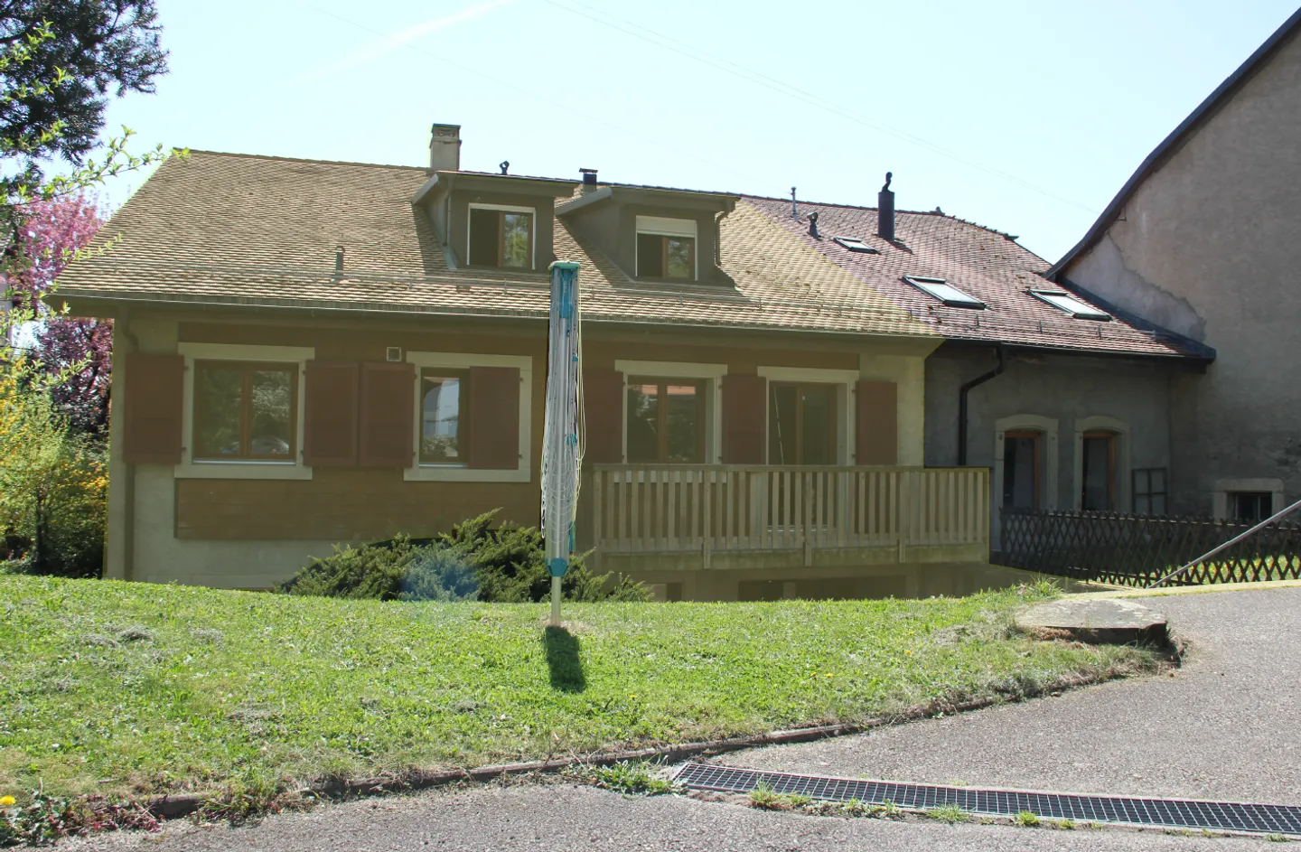 Mixed-use building - Photo 1 of 3