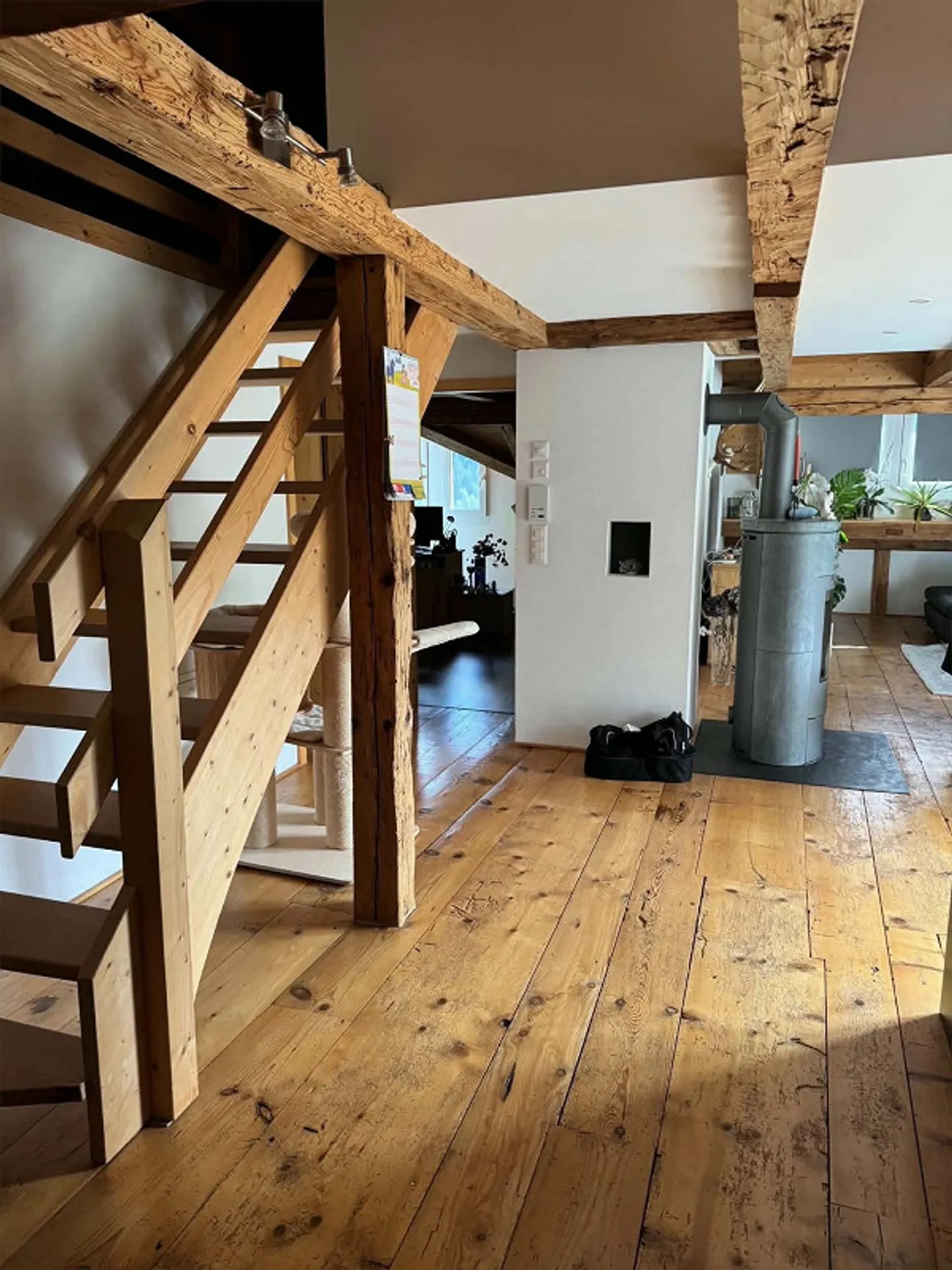 Gemütliche, gut gelegene Dachwohnung zu vermieten - Photo 1 of 4