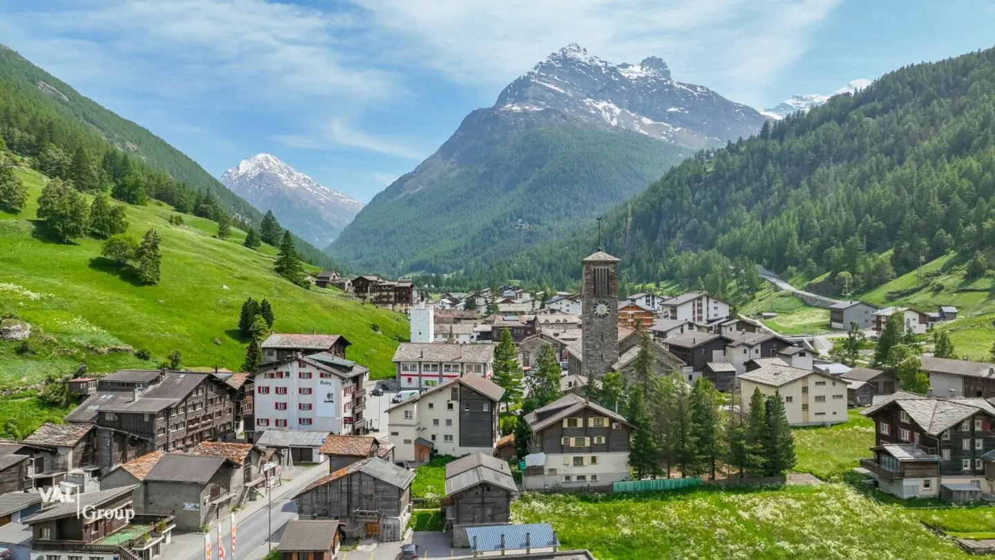 Investment opportunity in the heart of the Saastal - Hotel or approved second homes in Saas-Grund - Photo 2 of 19