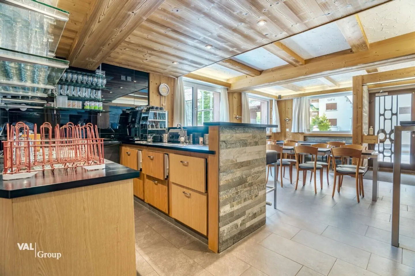Investment opportunity in the heart of the Saastal - Hotel or approved second homes in Saas-Grund - Photo 3 of 19