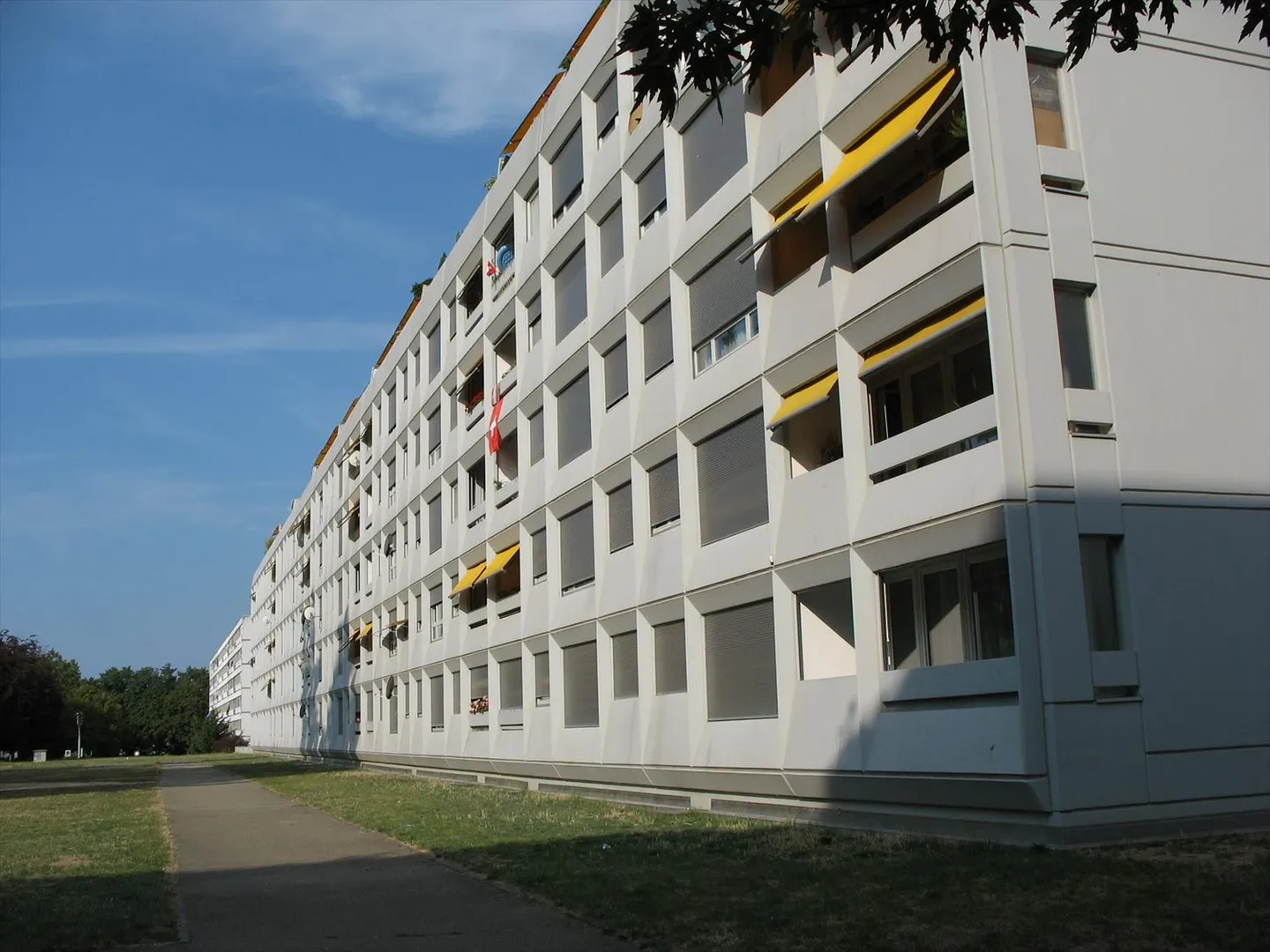 Motorradparkplatz in Meyrin - Foto 1 von 2