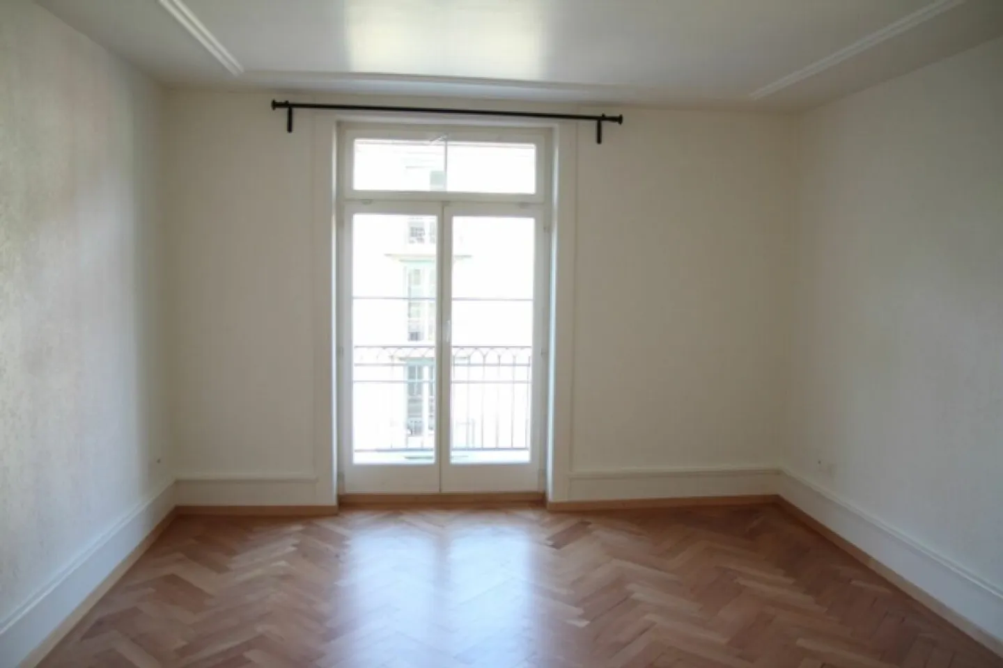 La tua nuova casa in una posizione attraente Bellissimo appartamento d'epoca di 3.5 stanze con balcone - Foto 3 di 9