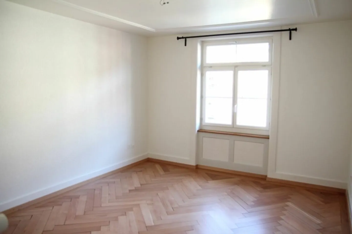 La tua nuova casa in una posizione attraente Bellissimo appartamento d'epoca di 3.5 stanze con balcone - Foto 5 di 9