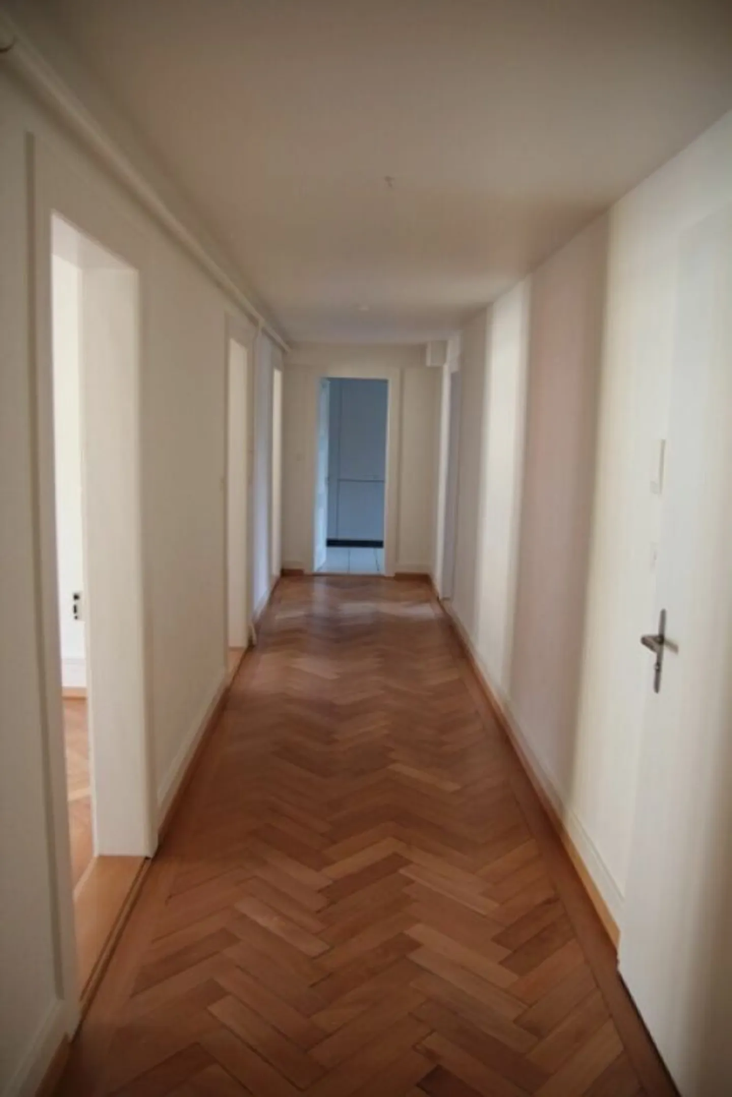 La tua nuova casa in una posizione attraente Bellissimo appartamento d'epoca di 3.5 stanze con balcone - Foto 6 di 9