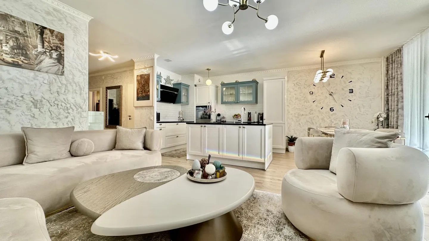 Beautiful renovated 4.5-room apartment in Meyrin - Photo 3 of 9