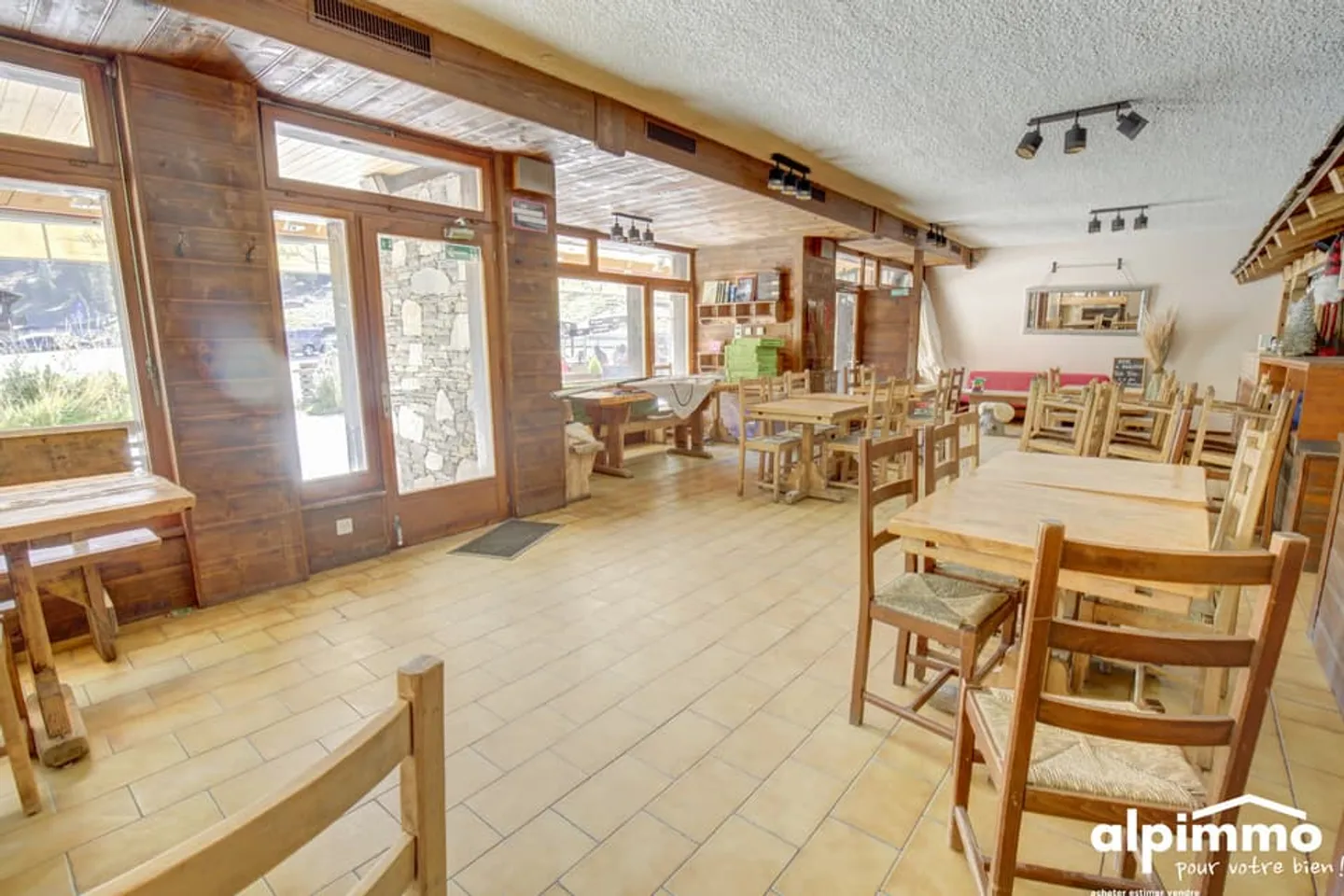 A vendre ! Restaurant à Siviez, au coeur des 4Vallées ! - Photo 2 sur 13