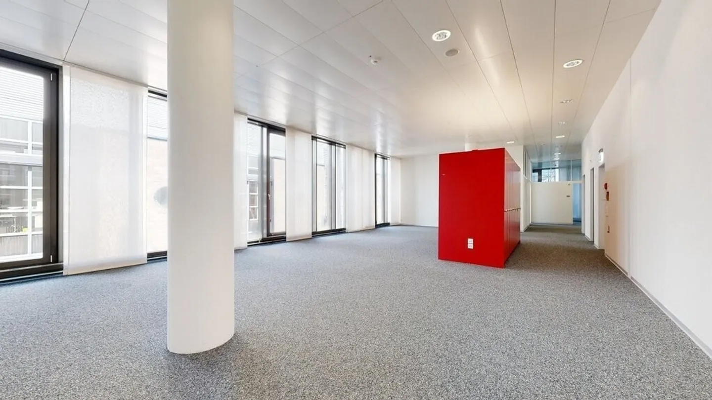 Approximately 250m2 office space for rent in Brugg - Photo 1 of 9