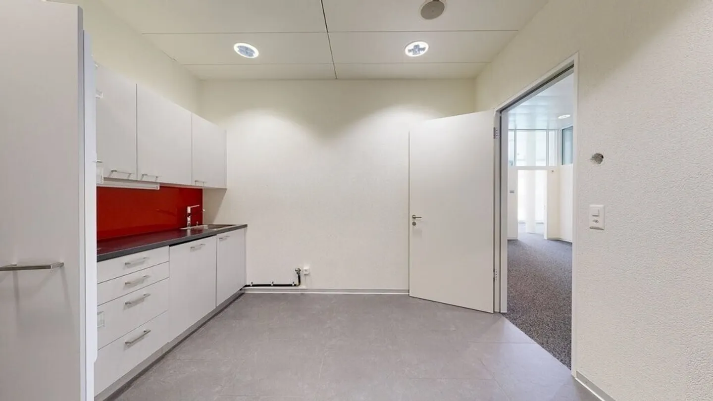 Approximately 250m2 office space for rent in Brugg - Photo 5 of 9