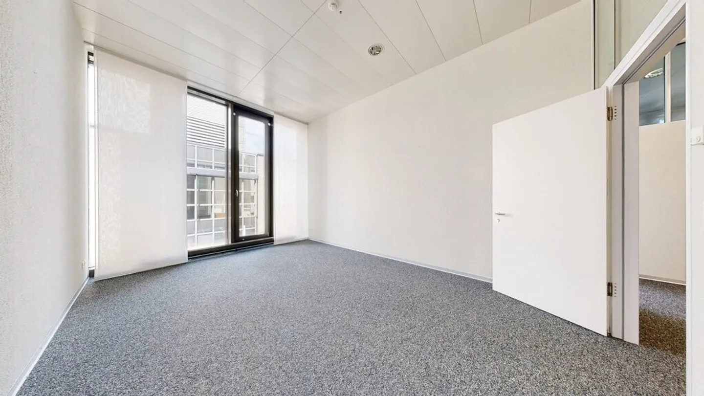 Approximately 250m2 office space for rent in Brugg - Photo 6 of 9