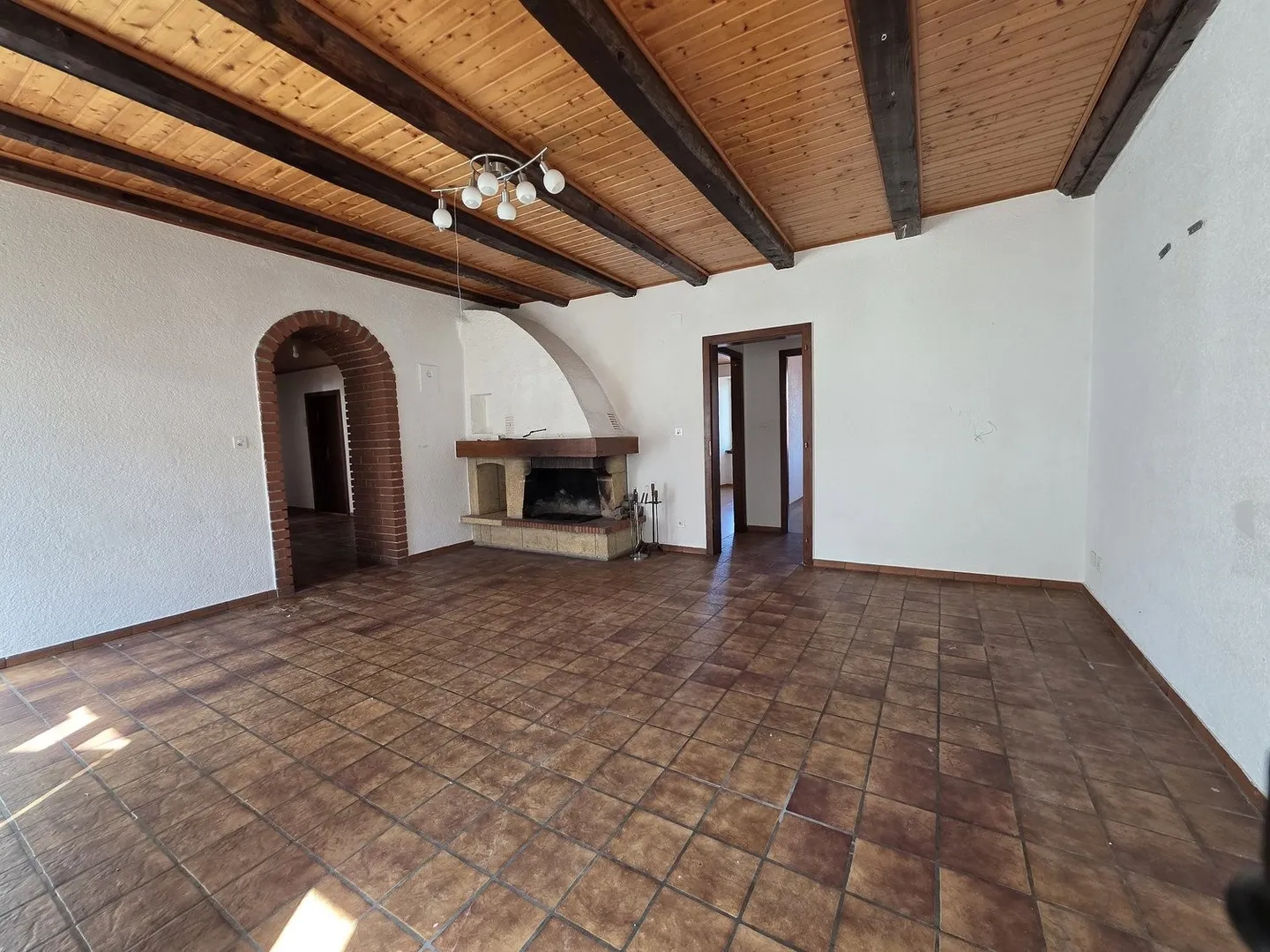 BELLO APPARTAMENTO IN AFFITTO CON CAMINO - Foto 3 di 6