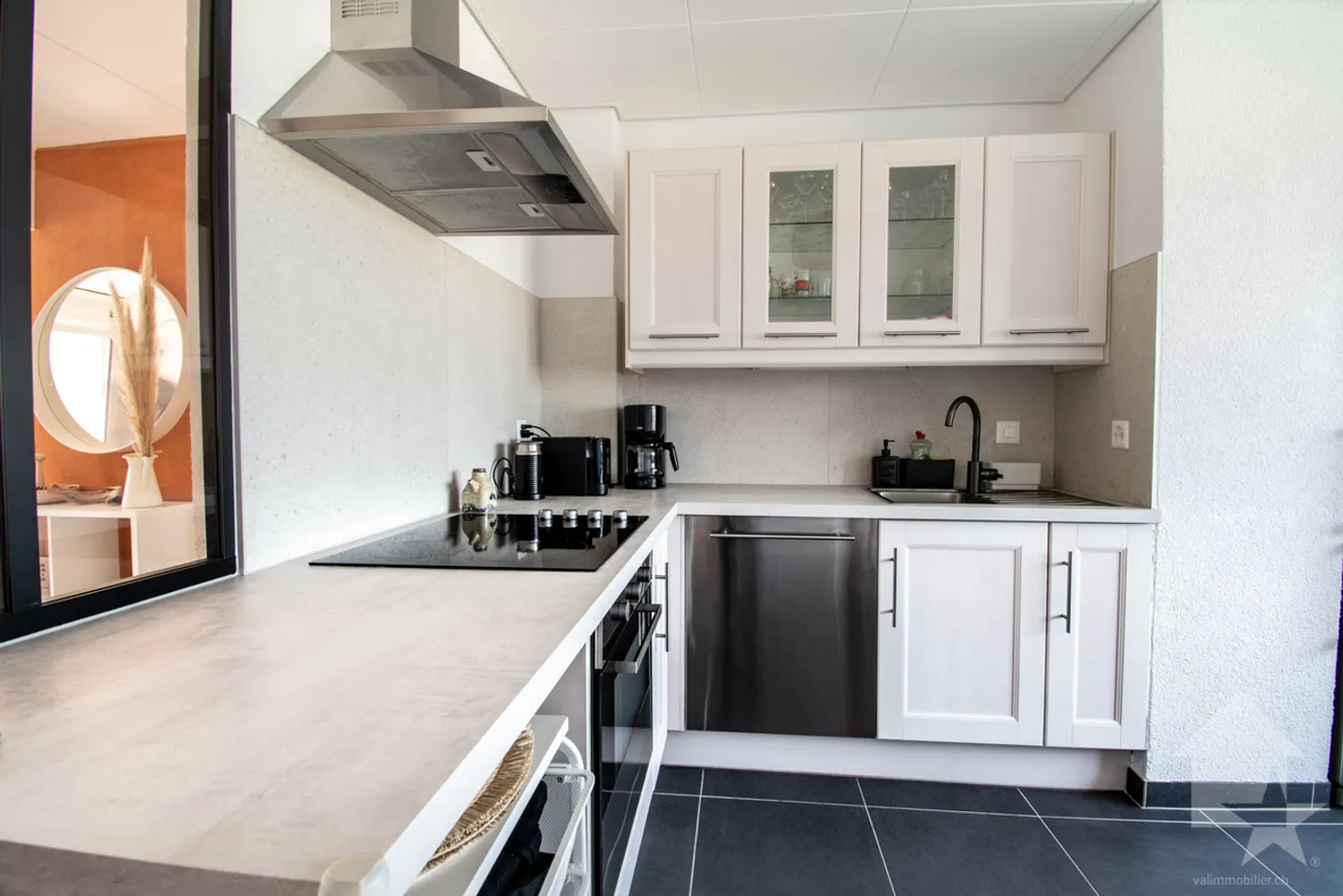 Vouvry, appartement de 4.5 pièces rénové au dernier étage - Photo 3 sur 10