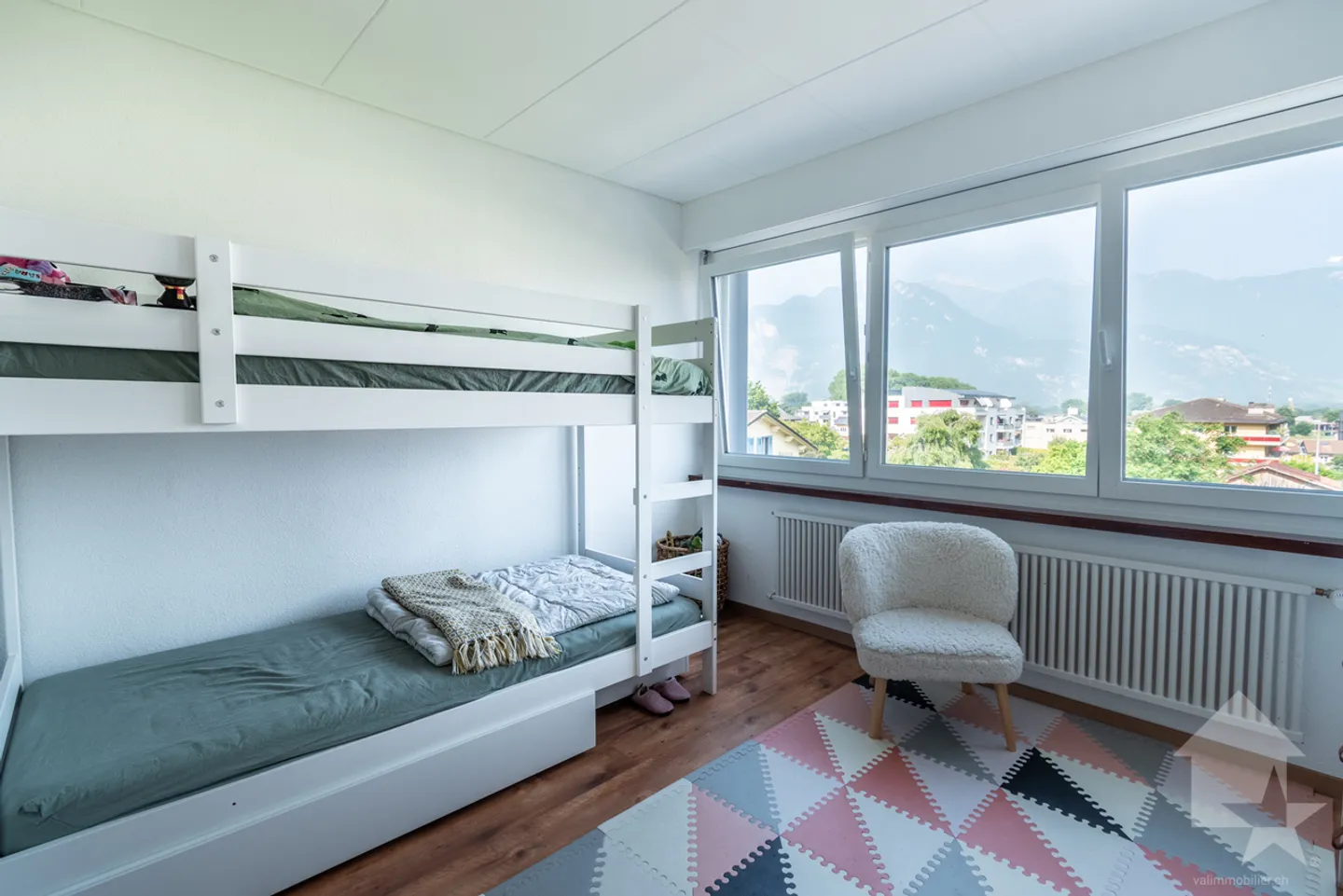 Vouvry, appartement de 4.5 pièces rénové au dernier étage - Photo 6 sur 10