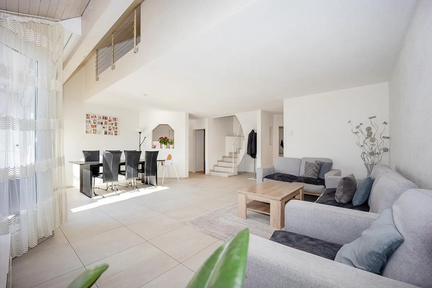 Attraktive 5,5-Zimmer-Dach-Maisonette-Eigentumswohnung in Mellingen - Photo 1 of 14