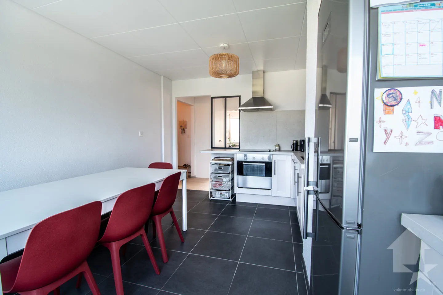 Vouvry, appartement de 4.5 pièces rénové au dernier étage - Photo 4 sur 10