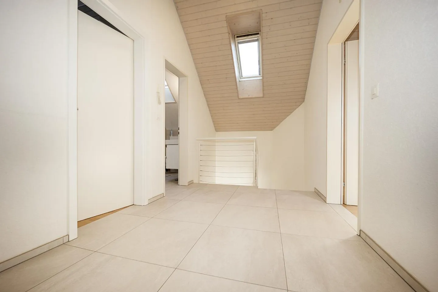 Attraktive 5,5-Zimmer-Dach-Maisonette-Eigentumswohnung in Mellingen - Photo 11 of 14
