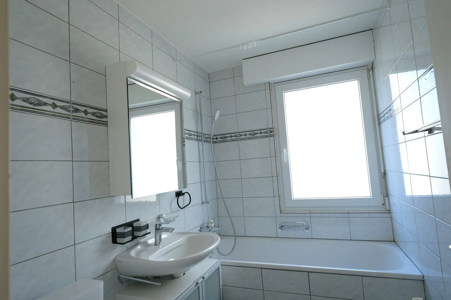 GROSSEN IMMOBILIEN - 3.5-Zimmer-Wohnung mit grossem Balkon und direktem Gartenzugang in Thierachern - Foto 6 von 8