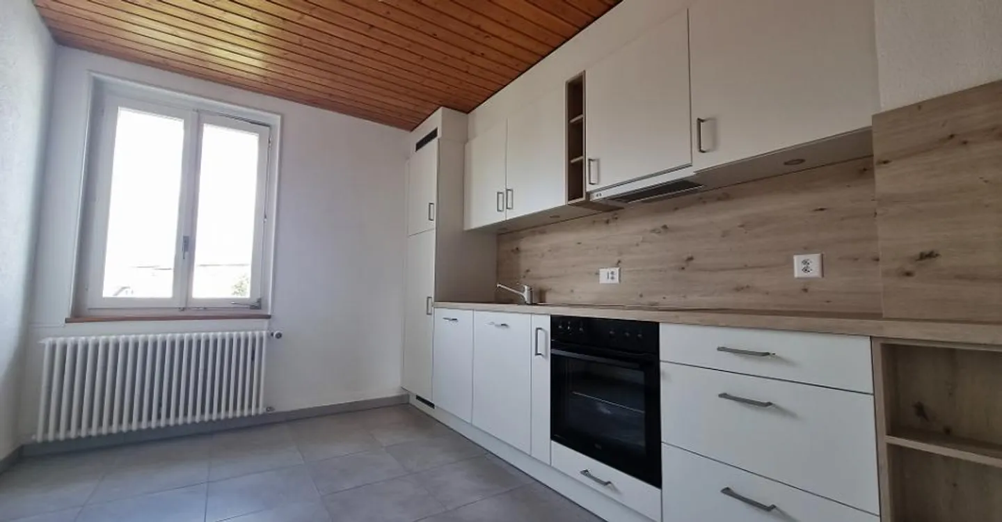 Renovated 3.5-room apartment on the 1st floor in a small building - Photo 2 of 18