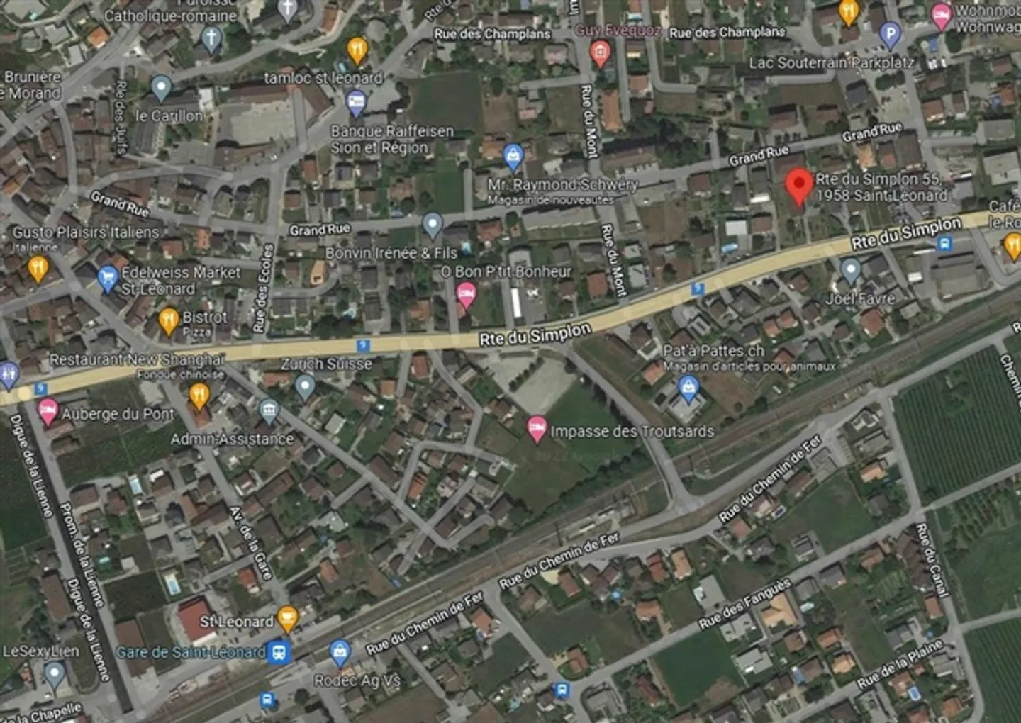 Outdoor parking spaces for rent - Photo 3 of 3