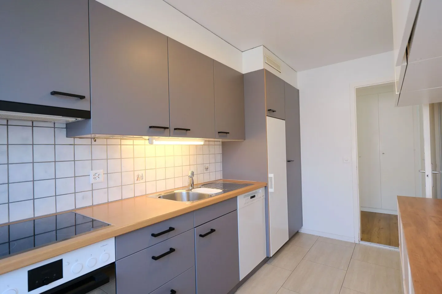 GROSSEN IMMOBILIEN - 3.5-Zimmer-Wohnung mit grossem Balkon und direktem Gartenzugang in Thierachern - Foto 4 von 8