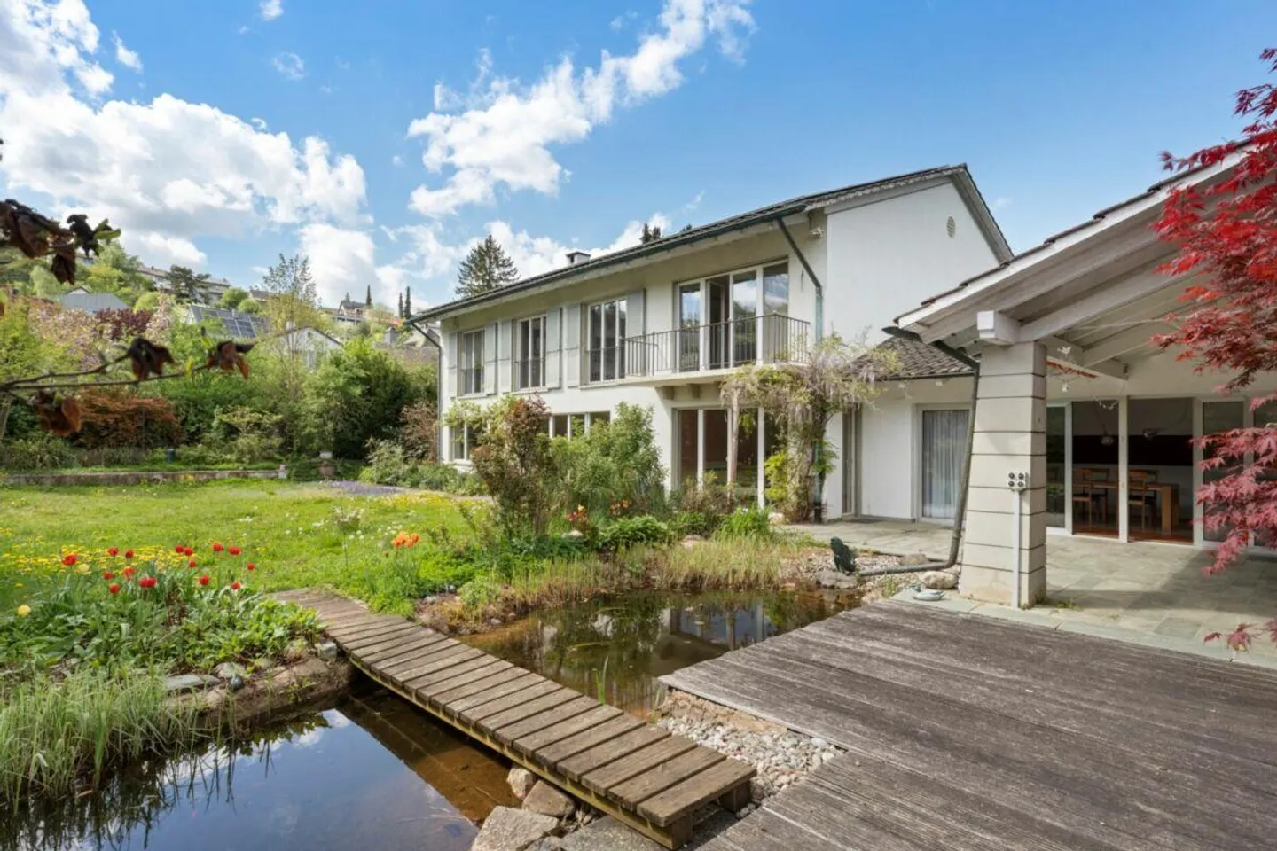 Detached 8-Room Villa with Generous Garden - Photo 8 of 19