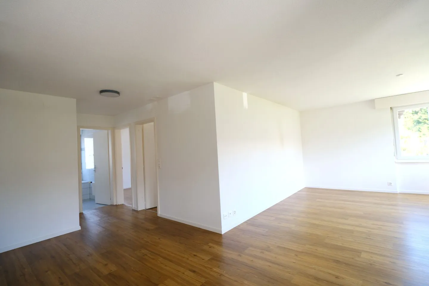 GROSSEN IMMOBILIEN - 3.5-Zimmer-Wohnung mit grossem Balkon und direktem Gartenzugang in Thierachern - Foto 5 von 8