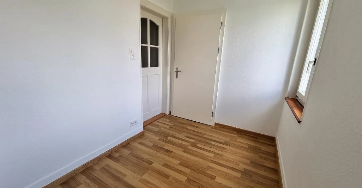 Renovated 3.5-room apartment on the 1st floor in a small building - Photo 5 of 18