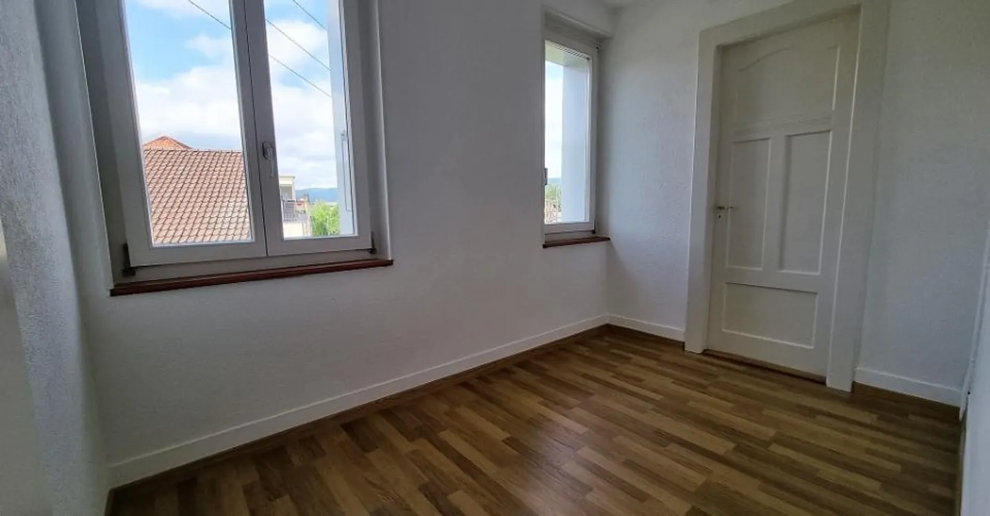 Renovated 3.5-room apartment on the 1st floor in a small building - Photo 8 of 18
