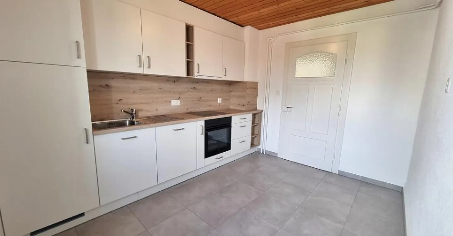 Renovated 3.5-room apartment on the 1st floor in a small building - Photo 10 of 18