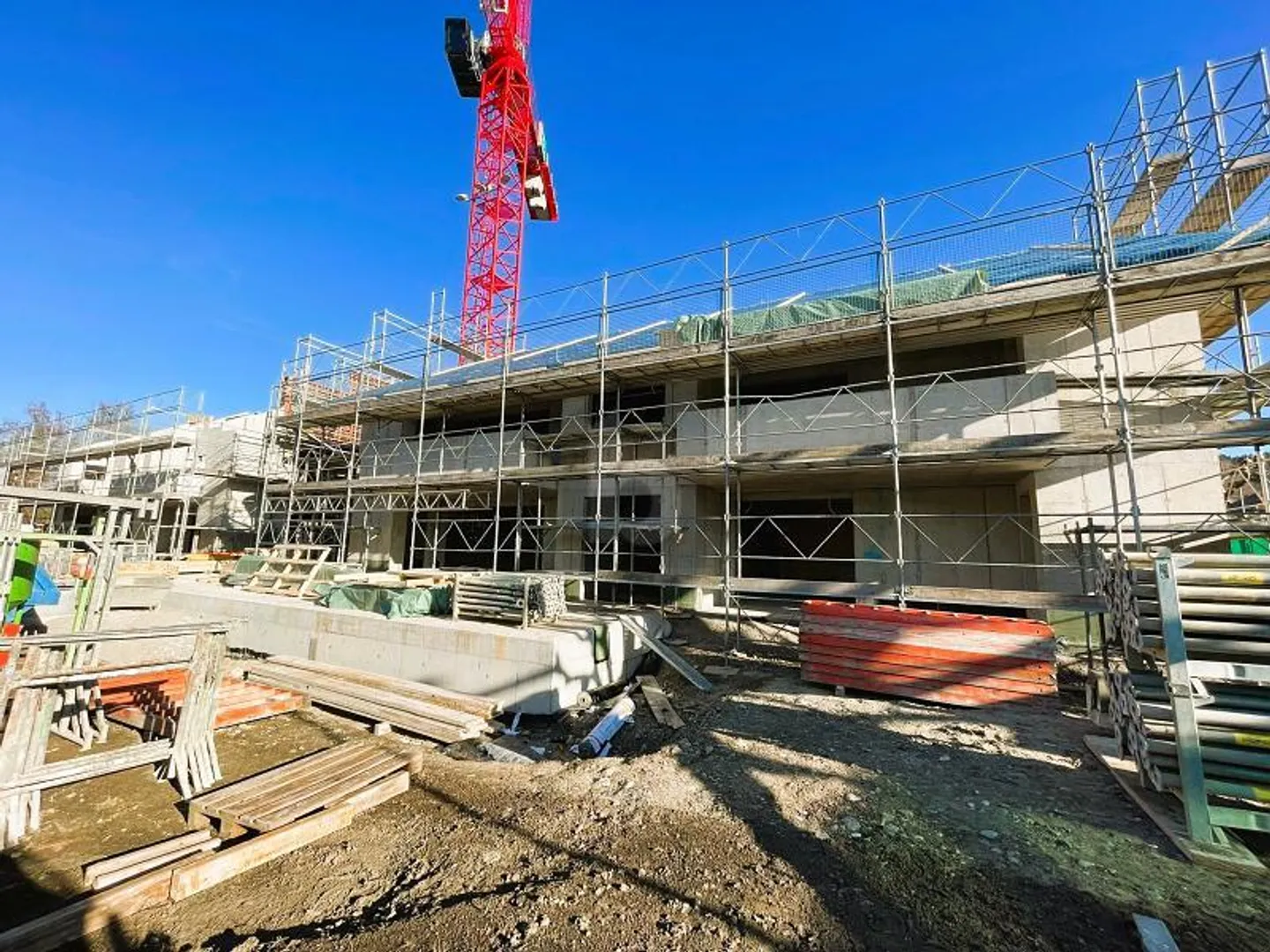 NOUVEAU BÂTIMENT DE HAUTE QUALITÉ AVEC ESPACE DE JARDIN - Photo 2 sur 6