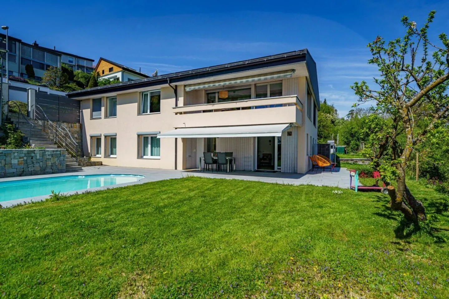 Ampia casa familiare con piscina - Foto 1 di 12