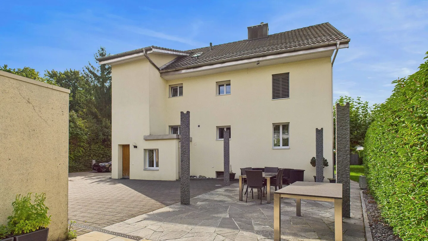 Grosszügiges Wohnerlebnis mit Potenzial - Foto 2 von 15