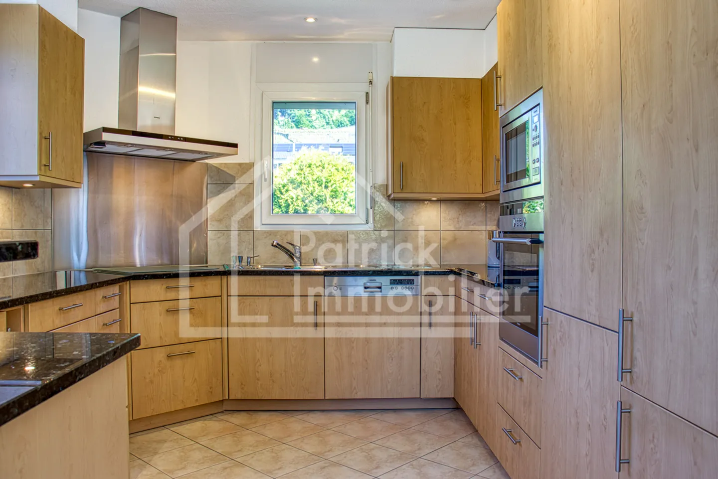 Einzelvilla mit 5,5 Zimmern, Jacuzzi und Blick auf die Alpen! - Foto 6 von 13