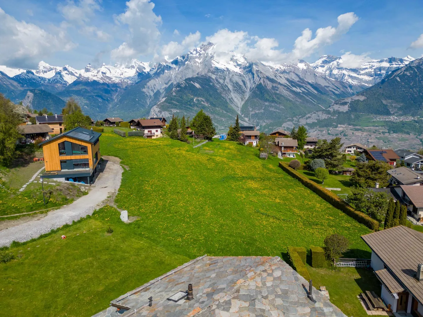 Magnificent building plot with a view - Photo 4 of 11