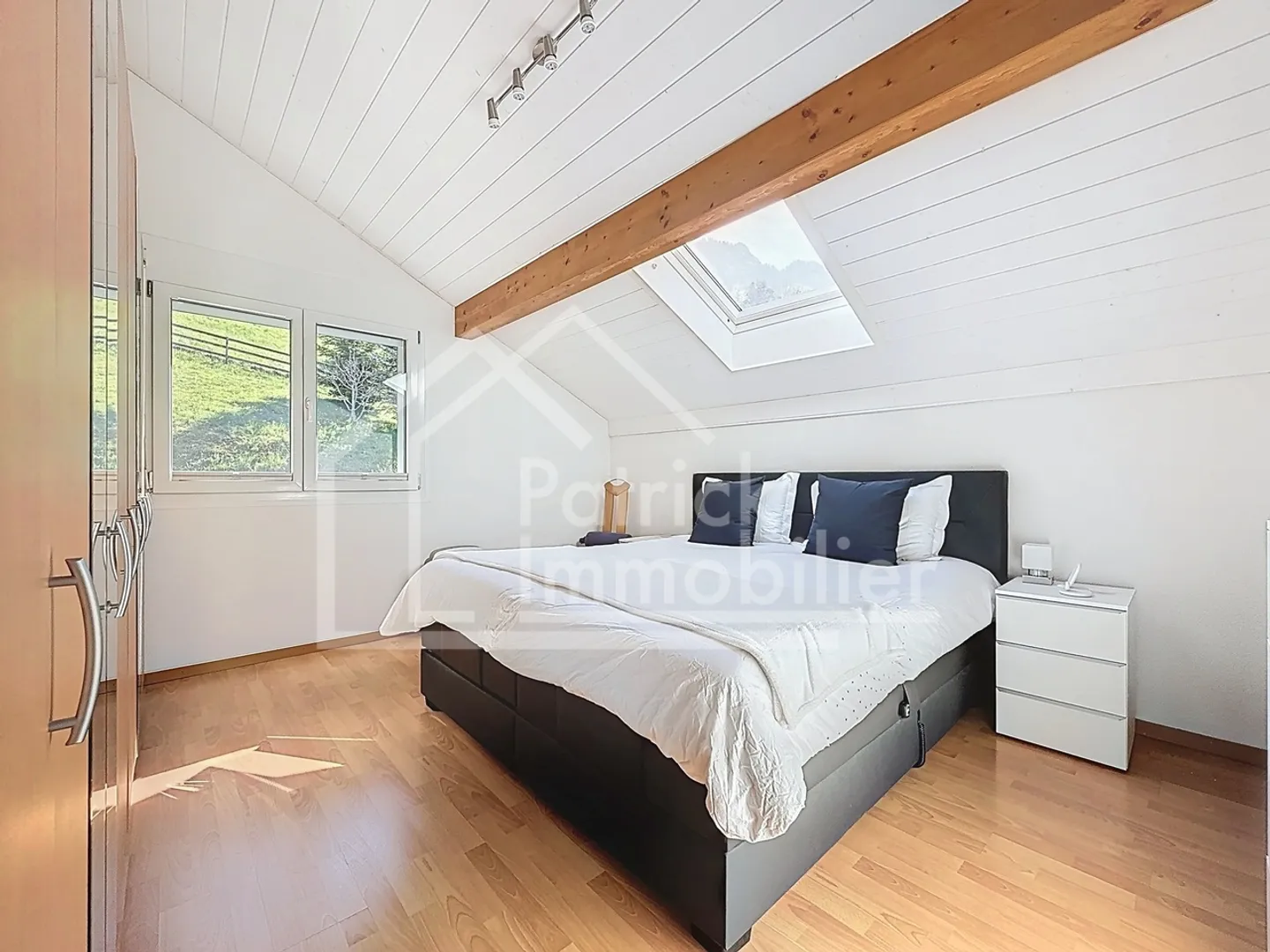 Einzelvilla mit 5,5 Zimmern, Jacuzzi und Blick auf die Alpen! - Foto 7 von 13