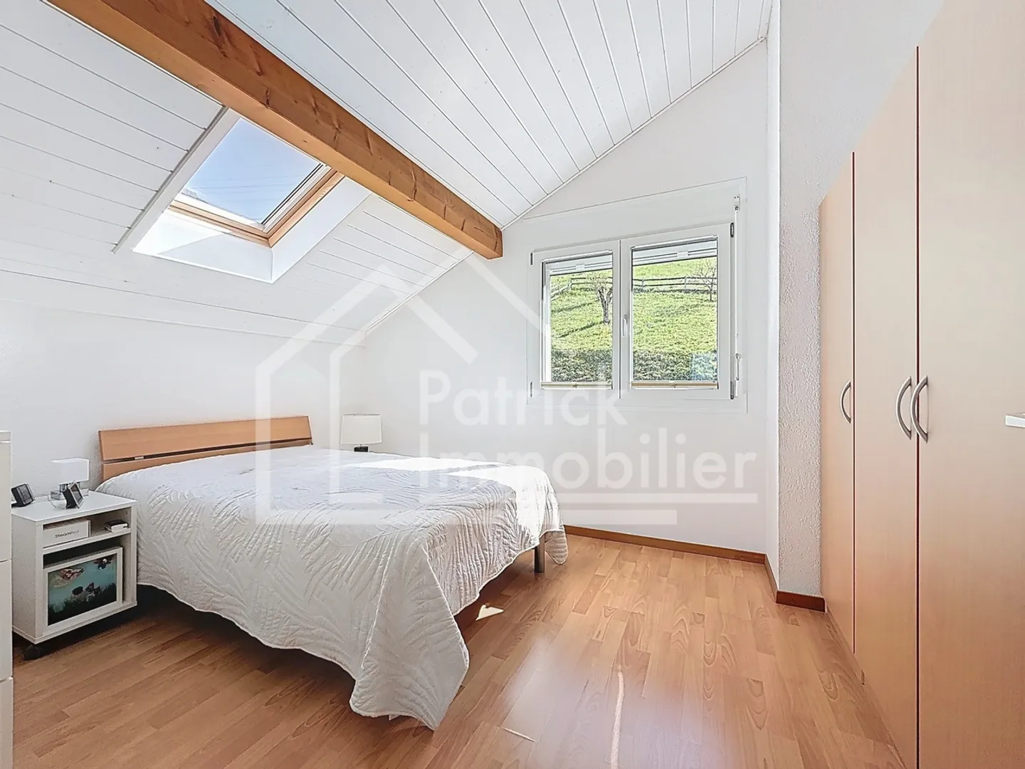 Einzelvilla mit 5,5 Zimmern, Jacuzzi und Blick auf die Alpen! - Foto 8 von 13